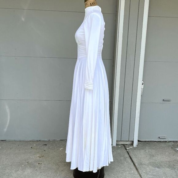 Vintage 1970s Modest Long-Sleeve White Wedding Dress - High Neck, Full Skirt - Picture 6 of 11